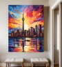 Skyline der Stadt mit einer Spiegelung im Wasser