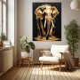 Goldener Elefant vor Schwarz