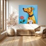 Fröhlicher Hund mit Blumen