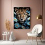 Leopard zwischen blauen Blüten