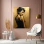 Elegante Frau im goldenen Licht
