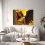 Goldener Engel mit dunklen Flügeln