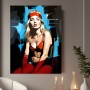 Blonde Frau im Pop-Art-Stil