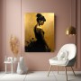 Elegante Frau in Gold und Schwarz