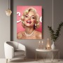 Blonde Hollywood-Diva in Pink