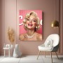 Blonde Hollywood-Diva in Pink