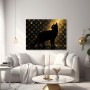 Schwarze Katze vor Goldmuster