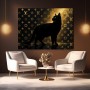 Schwarze Katze vor Goldmuster