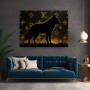 Schwarzer Wolf vor goldenem Monogramm