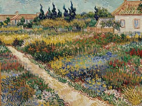 Blühender Garten mit Landhaus