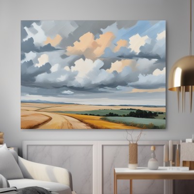 Dramatische Wolken über Feldern