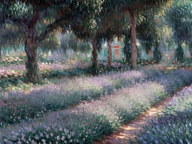 Blühender Garten im Morgenlicht