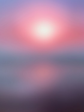 Sanfter Sonnenuntergang in Rosa und Violett