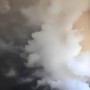 Abstrakte Rauchwolken in Grau und Beige