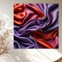 Seidene Falten in Violett und Rot