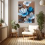 Blaue Blüten auf warmem Braun