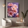 Zarte rosa Blüten vor Violett
