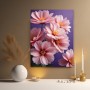 Zarte rosa Blüten vor Violett