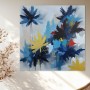 Abstrakte Blüten in Blau und Gelb