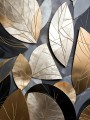 Metallische Blätter in Gold und Grau