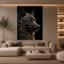 Schwarzer Wolf mit Goldakzenten