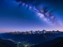 Sternenhimmel über majestätischem Gebirge