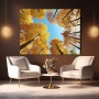 Goldener Herbstwald unter blauem Himmel
