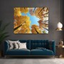 Goldener Herbstwald unter blauem Himmel