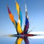 Farbenfrohe Segel am Wasser