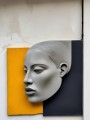 Graue Profilskulptur vor Gelb und Schwarz – Modernes Wandbild als Acrylglasbild