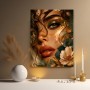 Goldene Blütenpoesie – Leinwand Wandbild mit sinnlichem Porträt