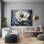 Weiße Blüte auf Texturgrund – Modernes Wandbild als Gallery Leinwand