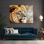 Majestätischer Löwe als Leinwand Wandbild in warmen Goldtönen
