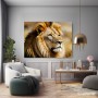 Majestätischer Löwe als Leinwand Wandbild in warmen Goldtönen