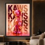 Pinke KAWS Figur – Modernes Wandbild als Gallery Print