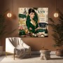 Eleganz in Smaragd – Kunstwerk auf Leinwand mit Fashion-Porträt