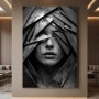 Abstraktes Leinwandbild mit fragmentiertem Gesicht in Grau