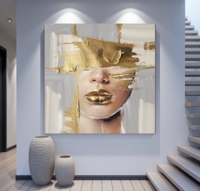 Abstraktes Leinwandbild mit goldenem Porträt und breiten Pinselstrichen Abstraktes Leinwandbild mit goldenem Porträt und breiten Pinselstrichen