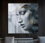 Abstraktes Leinwandbild mit Gesicht in Grau und Gold