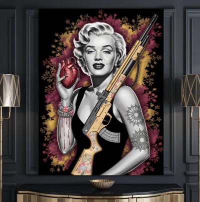 Leinwandbild Marilyn mit Herz und floraler Waffen-Collage