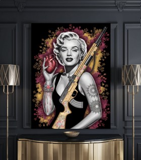Leinwandbild Marilyn mit Herz und floraler Waffen-Collage Leinwandbild Marilyn mit Herz und floraler Waffen-Collage