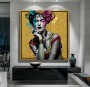 Frida-inspiriertes Leinwandbild mit goldener Collage und floralen Akzenten