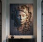 Skulpturales Leinwandbild mit antik anmutendem Frauenporträt