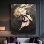 Leinwandbild elegante Frau mit goldenen Linien in dunkler Komposition