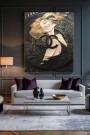 Leinwandbild elegante Frau mit goldenen Linien in dunkler Komposition