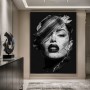 Monochromes Leinwandbild mit expressivem Frauenporträt