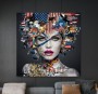 Collage Leinwandbild mit expressivem Frauenporträt und USA-Elementen