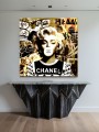 Pop-Art Leinwandbild mit glamouröser Frauenfigur und Goldtönen
