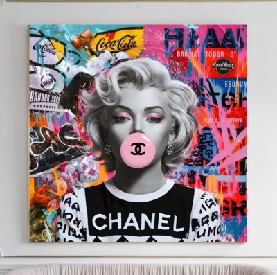 Pop Art Leinwandbild mit ikonischem Frauenporträt und Graffiti-Elementen