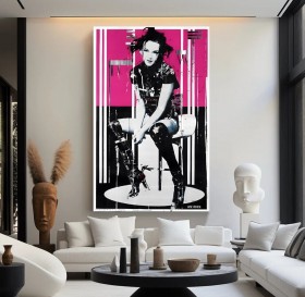 Pop Art Leinwandbild mit sitzender Frau in Pink und Schwarz Pop Art Leinwandbild mit sitzender Frau in Pink und Schwarz